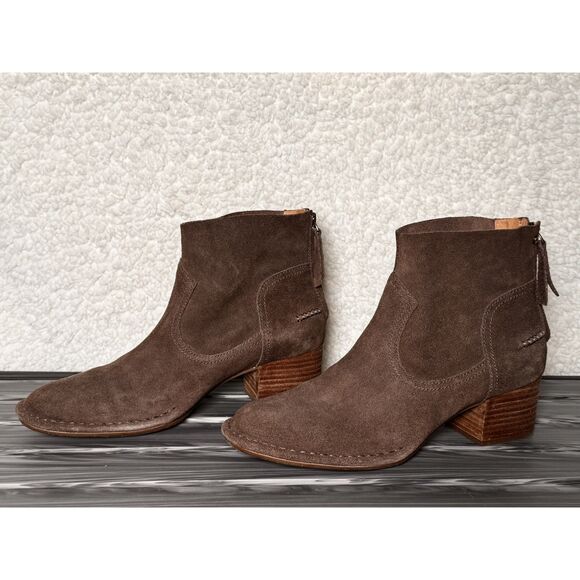 UGG Bandara Suede Ankle Boot, Size: 8, Color: Mysterious, Style: 1095053 - Picture 1 of 6